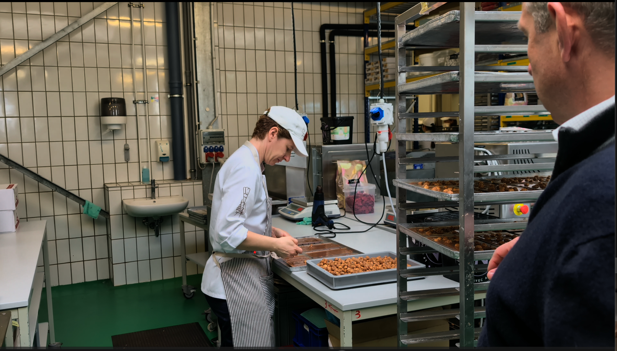 VIDÉO. Comment le secteur du&nbsp;chocolat s’adapte-t-il à l’évolution du cours du&nbsp;cacao ?